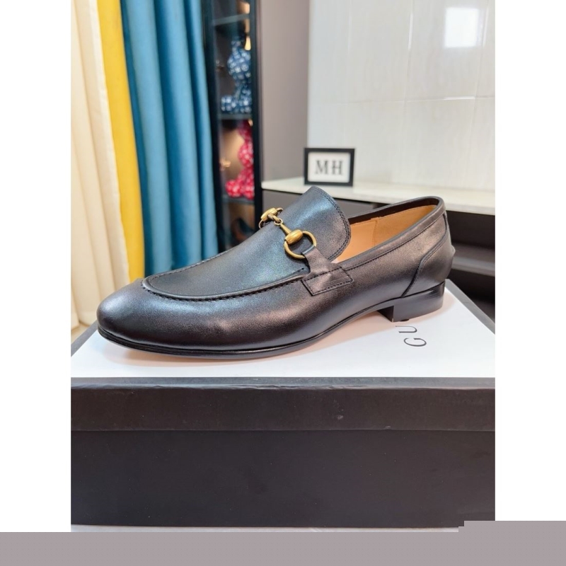 G*u*i leather shoes